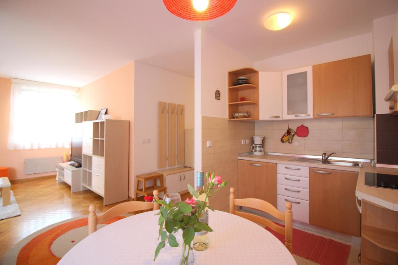 Apartment Vojka In City Center Poreč Eksteriør billede