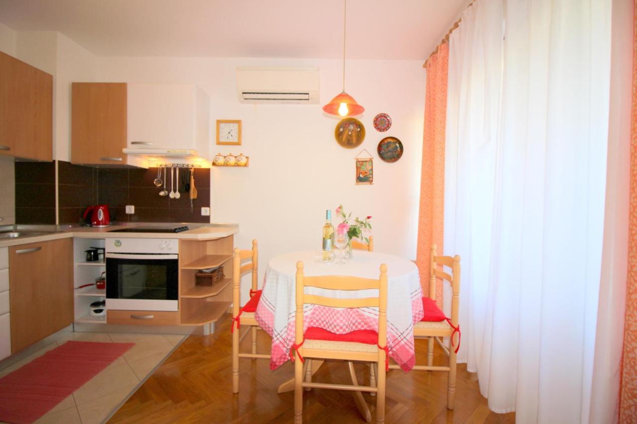 Apartment Vojka In City Center Poreč Eksteriør billede